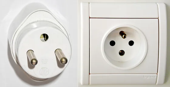 French Type E plug and socket with earth pin