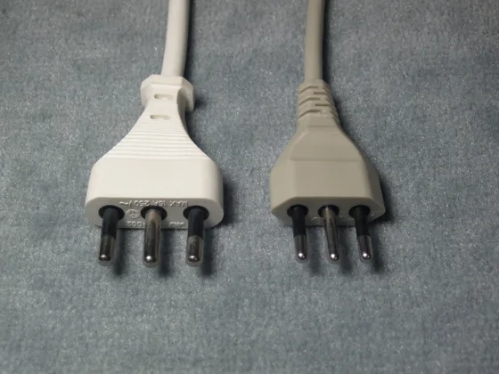 Italian Type L three-in-a-line plug